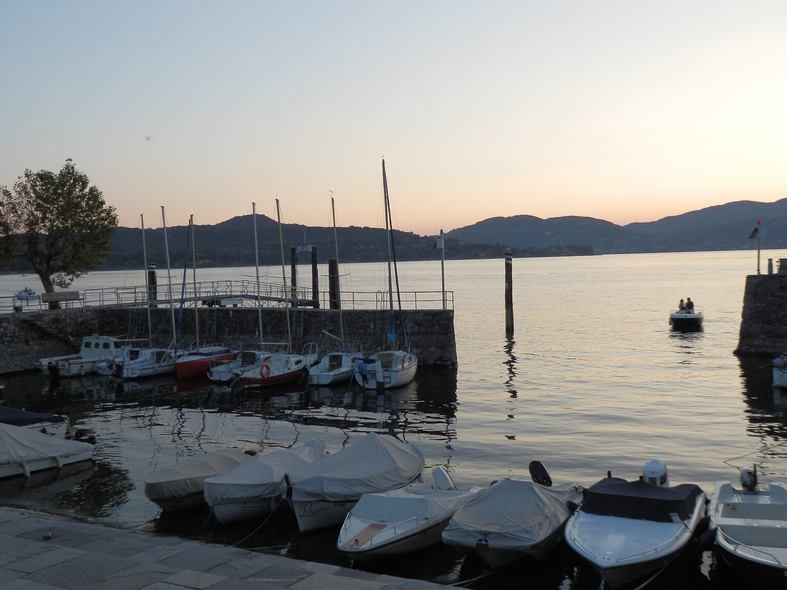 Tramonto sul Lago Maggiore a Ispra (non sulle Isole Borromee)