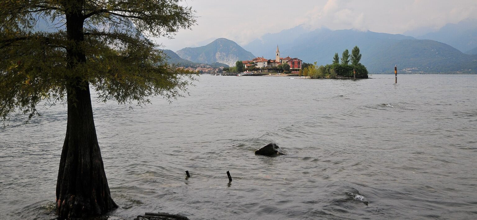 Isola dei Pescatori vista dall'acqua, Isole Borromee sul Lago Maggiore