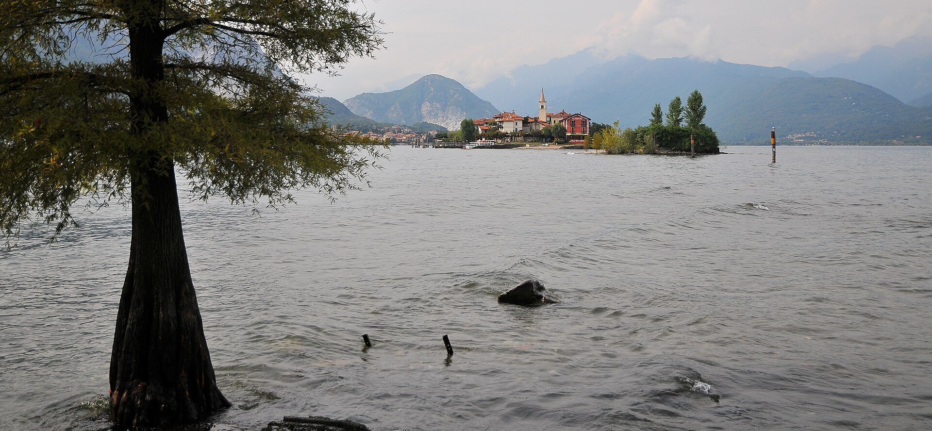 Isola dei Pescatori vista dall'acqua, Isole Borromee sul Lago Maggiore