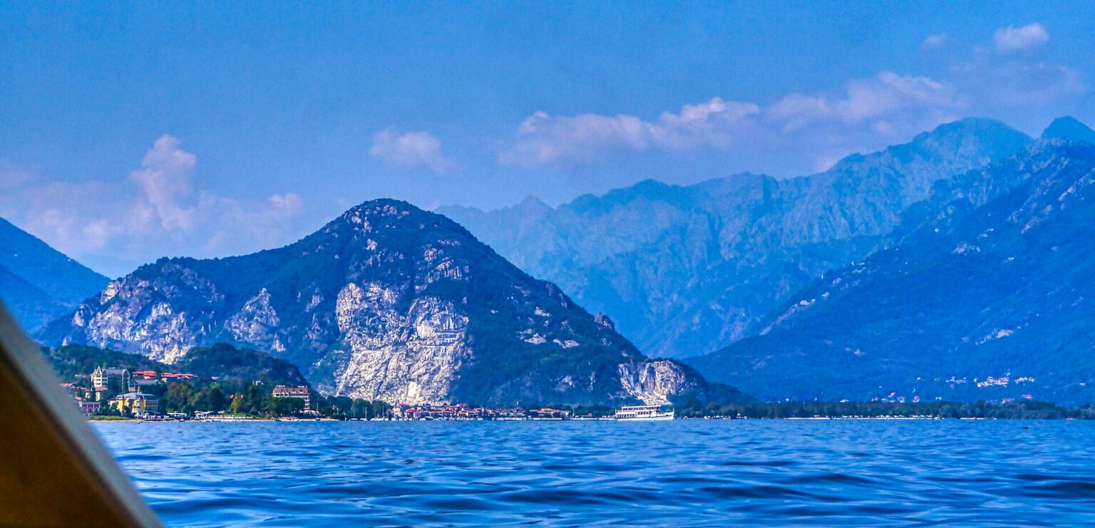 Vista sul Lago Maggiore da Stresa, punto di partenza per le Isole Borromee