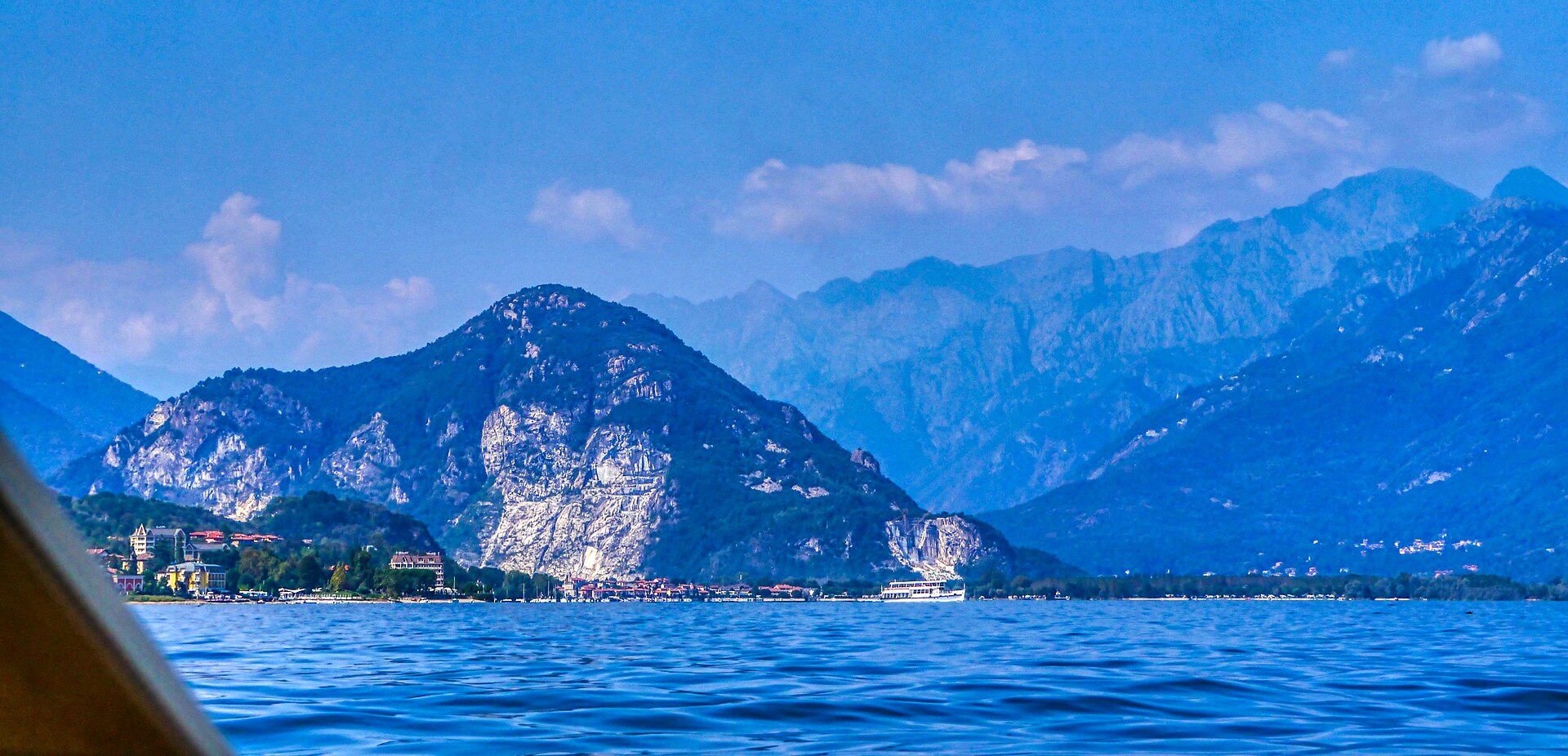 Vista sul Lago Maggiore da Stresa, punto di partenza per le Isole Borromee